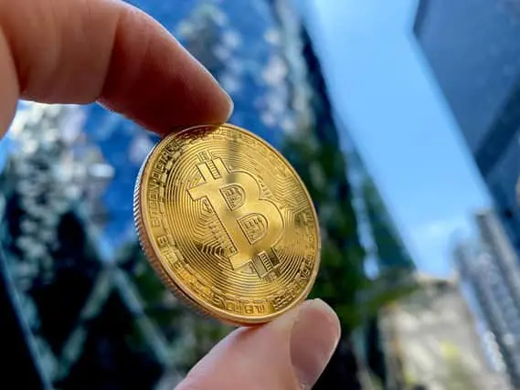 Prijímajú spoločnosti prevádzkujúce hazardné hry bitcoiny?
